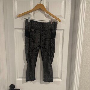 Athleta Yoga Pants Pull On Capri Womens Size XS Gray Patterned Legging